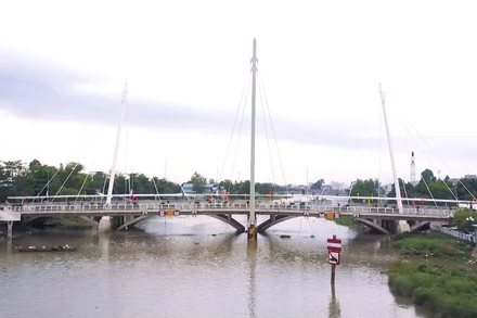 Cầu Nguyễn Thái Học.