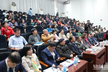 Đông đảo các đại biểu, nhà khoa học đã đến dự Hội nghị-hội thảo. (Ảnh: KHIẾU MINH)