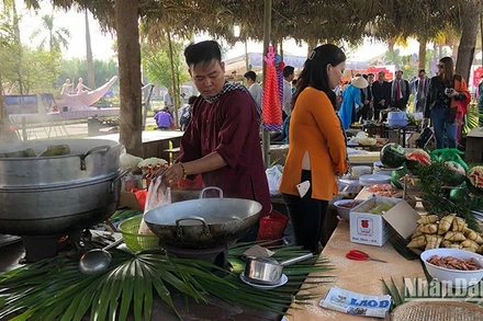 Trải nghiệm ẩm thực Bến Tre tại Làng.