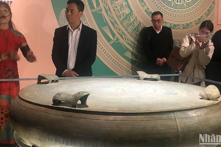 Trống đồng Sao Vàng trưng bày tại Bảo tàng Lịch sử Quốc gia.