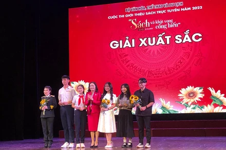 Các tác giả được trao giải Xuất sắc.