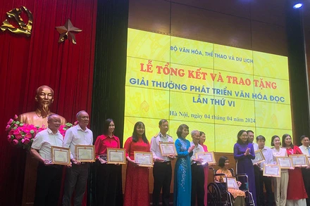 Các cá nhân được trao giải Phát triển Văn hóa đọc lần thứ VI.