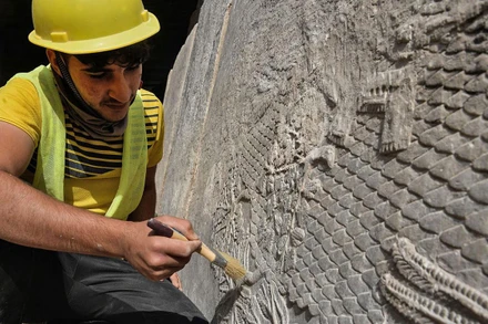 Một phần của những bức phù điêu được phát hiện. (Ảnh: CNN/AFP/Getty Images)