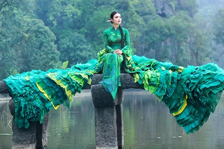 NSƯT Phạm Phương Thảo trong MV. (Ảnh: VŨ TOÀN - BÌNH QUÁCH)