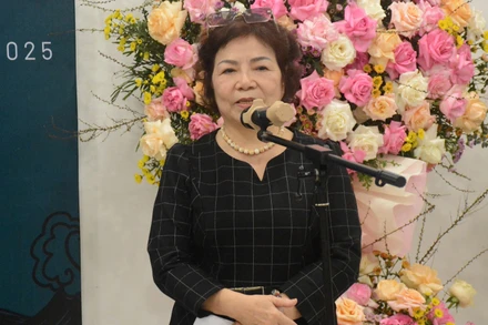 Nhà văn Nguyễn Thị Anh Thư tại buổi ra mắt sách. (Ảnh: Ban tổ chức)