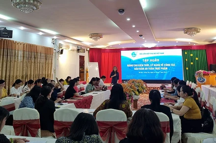 Các đại biểu cùng chia sẻ kinh nghiệm trong việc bảo đảm an toàn vệ sinh thực phẩm. (Ảnh: Ban tổ chức cung cấp)