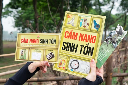 Cuốn “Cẩm nang sinh tồn”. (Ảnh: Đinh Tị Books)