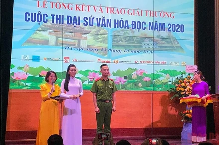 Các tác giả đoạt giải cuộc thi Đại sứ Văn hóa đọc năm 2020.