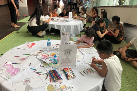 Tác phẩm tô màu tranh dân gian Đông Hồ của "các họa sĩ nhí".