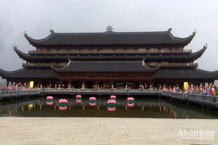 Quần thể Danh lam thắng cảnh Tam Chúc trong ngày đại lễ Vesak 2019.
