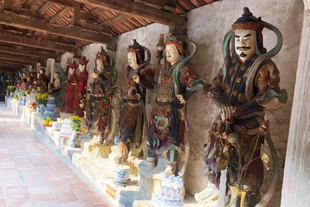 Hệ thống tượng đất nung có giá trị về mỹ thuật, lịch sử đang được lưu giữ tại chùa Nôm (Hưng Yên).