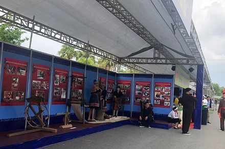 Triển lãm giới thiệu văn hóa, du lịch các địa phương tại Làng Văn hóa - Du lịch các dân tộc Việt Nam.