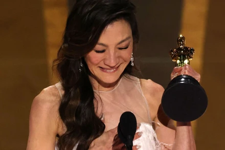 Nữ diễn viên Dương Tử Quỳnh tại lễ trao giải Oscar 2023. (Ảnh: CNN)