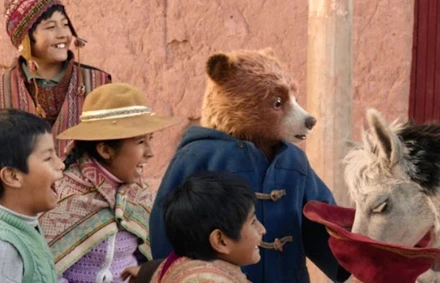Cảnh trong phim "Paddington: Gấu thủ chu du".
