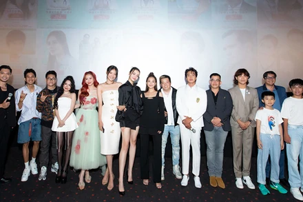 Đoàn làm phim ra mắt khán giả. (Ảnh: BHD cung cấp)