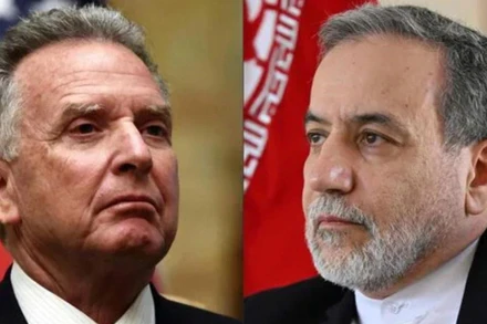 Ngoại trưởng Abbas Araqchi (phải) và Đặc phái viên của Tổng thống Mỹ về vấn đề Trung Đông Steve Witkoff. 