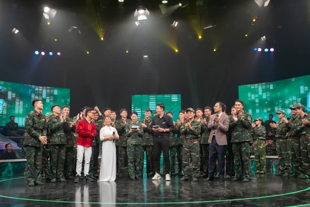 Chương trình tôn vinh và làm mới những ca khúc cách mạng. (Ảnh: Ban tổ chức)