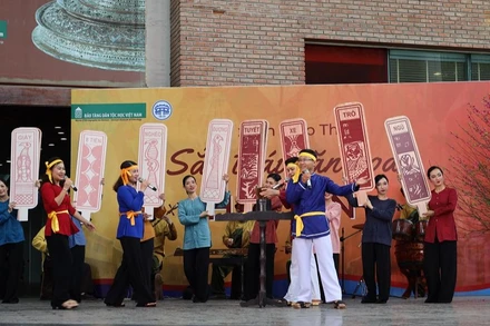 Trình diễn bài chòi tại sự kiện. (Ảnh: Bảo tàng Dân tộc học Việt Nam)