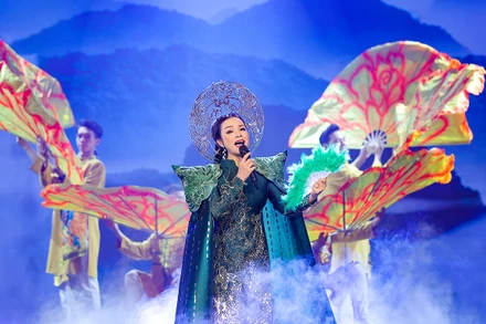 Ca sĩ Tân Nhàn trong chương trình "Con đường âm nhạc". (Ảnh: HÒA NGUYỄN)