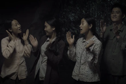 Phim là cơ hội cho các diễn viên trẻ hiểu được về các thế hệ đi trước. (Ảnh: VFC)