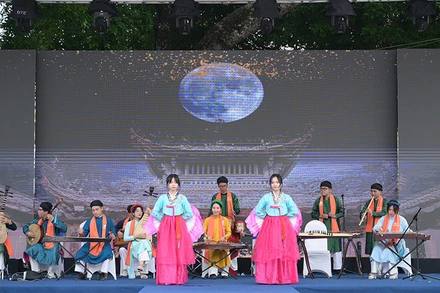 Nhóm nhạc cụ dân tộc của Đại học FPT trình diễn tại Ngày hội. (Ảnh: Ban tổ chức)