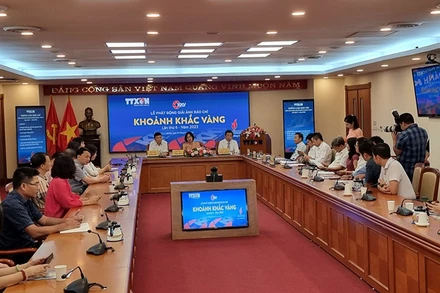 Lễ phát động giải thưởng nhiếp ảnh báo chí Khoảnh khắc Vàng. (Ảnh: TTXVN)