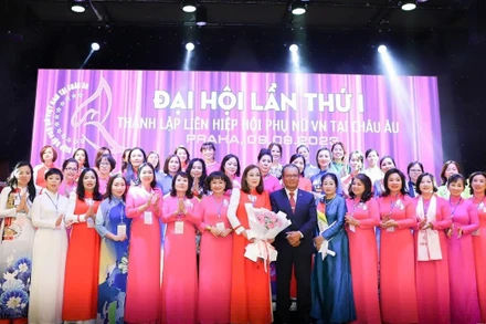 Liên hiệp Hội phụ nữ Việt Nam tại châu Âu: 1 năm nhiều hoạt động thiện nguyện sôi nổi