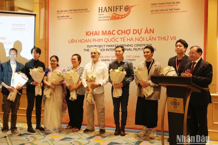 Các đạo diễn của 8 dự án vào vòng thuyết trình. (Ảnh: KHIẾU MINH)