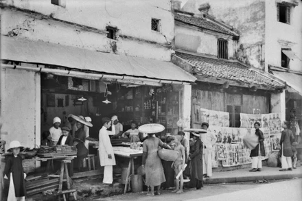 Một cửa hiệu bánh. (Ảnh trong bộ sưu tập của nhà sử học Dương Trung Quốc)