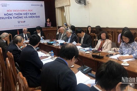 Đông đảo các học giả, chuyên gia, nhà nghiên cứu tham dự hội thảo.