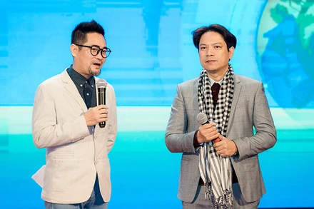 Đạo diễn, NSƯT Nguyễn Tài Văn (quàng khăn). (Ảnh: Nhà sản xuất cung cấp)