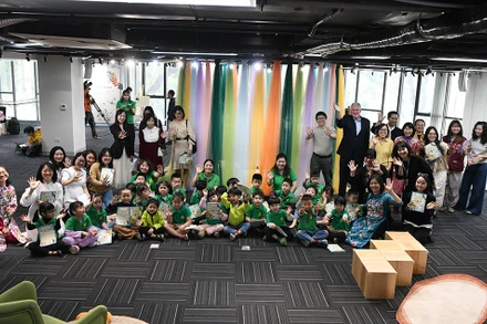 Các bé tham gia buổi khai mạc Tuần lễ sách tranh UK. (Ảnh: Nhà xuất bản Kim Đồng)