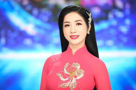 Tiến sĩ, Nghệ sĩ Ưu tú Phương Nga.