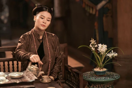 Thần thái của bà Cả được NSƯT Kim Oanh thể hiện sắc nét trong phim. (Ảnh: NVCC)