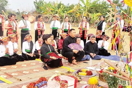 Lễ cầu mưa của người dân tộc Thái ở xã Mường Sang, huyện Mộc Châu, Sơn La. (Ảnh: QUỐC TUẤN)