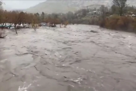 Nước lũ dâng cao tại bang California của Mỹ. (Ảnh: The New York Times)