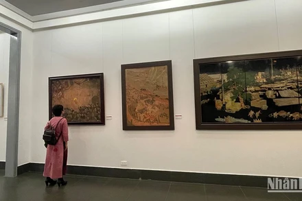 Triển lãm giới thiệu nhiều tác phẩm đỉnh cao của các họa sĩ tên tuổi.
