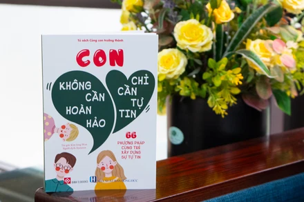 Cuốn sách “Con không cần hoàn hảo, chỉ cần tự tin”. (Ảnh: Đinh Tị Books)