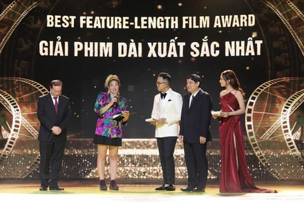 Đại diện đoàn làm phim "Paloma" chia sẻ về bộ phim sau khi đoạt giải thưởng. (Ảnh: KHIẾU MINH)