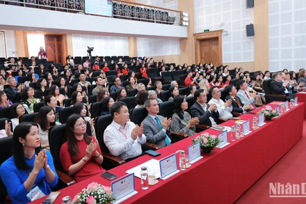 Các đại biểu dự lễ khai mạc Hội thảo.