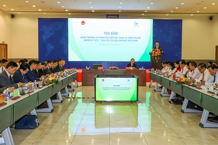 Thứ trưởng Ngoại giao Phạm Quang Hiệu phát biểu khai mạc tọa đàm.