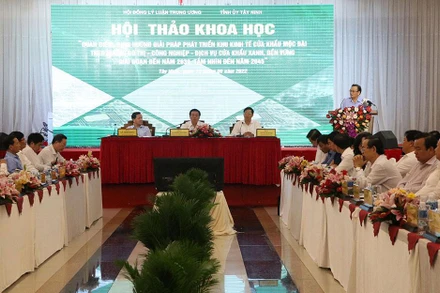  Quang cảnh buổi Hội thảo khoa học "Quan điểm, định hướng giải pháp phát triển khu kinh tế cửa khẩu Mộc Bài theo hướng đô thị-công nghiệp-dịch vụ cửa khẩu xanh, bền vững giai đoạn đến năm 2030, tầm nhìn đến năm 2045".