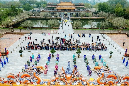 Tái hiện Lễ thiết triều Nguyên đán. (Ảnh: MINH AN)