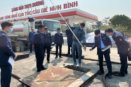 Xử lý nhiều cửa hàng kinh doanh xăng dầu tự ý ngừng bán hàng