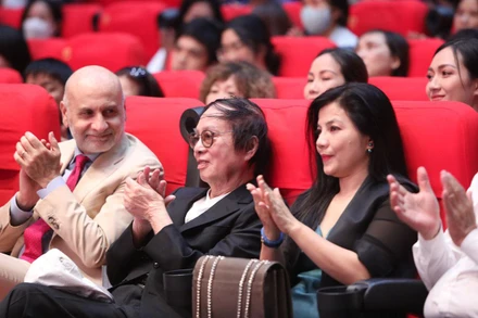 Đạo diễn, NSND Đặng Nhật Minh trong buổi ra mắt phim tại Trung tâm chiếu phim quốc gia. (Ảnh: KHIẾU MINH)