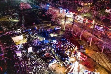 Hiện trường đổ nát do lốc xoáy hoành hành tại đông bắc bang Arkansas, Mỹ, ngày 10/12/2021. (Ảnh: AP/TTXVN)
