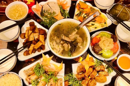 Một mâm cỗ chay cúng Vu Lan. (Ảnh: HÀ TÙNG LONG)