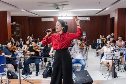 Nữ ca sĩ luyện tập chuẩn bị cho liveshow. (Ảnh: Nhân vật cung cấp)