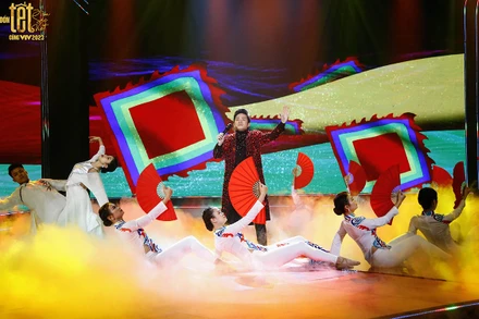 Ca sĩ Tùng Dương trong chương trình. (Ảnh: Ban tổ chức cung cấp)