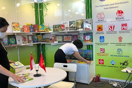Gian trưng bày giới thiệu sách của các NXB Việt Nam. (Ảnh: Kim Đồng cung cấp)